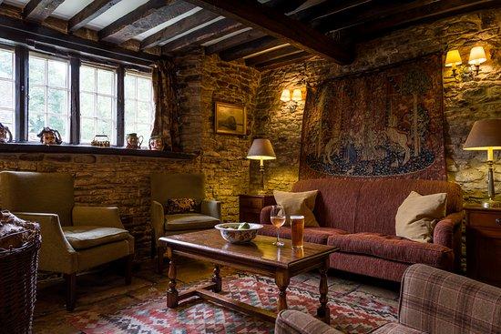 Old Swan Pub & Restaurant